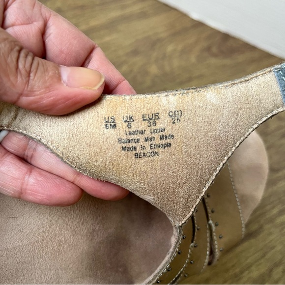 SOUL Naturalizer Beacon Studded Tan Beige Leather Sandals Size 8 - Picture 12 of 13